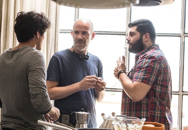 Sul set con Salvatore Esposito, gay per 'Puoi baciare lo sposo'