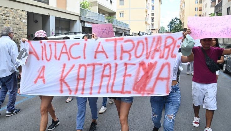 I carabinieri: "Indagini concentrate sugli occupanti dell'albergo, ipotesi sequestro per ritorsione"