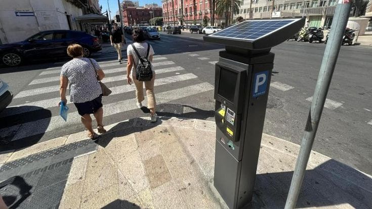 Bari, arrivano i nuovi parcometri intelligenti e ecologici: “Si potrà prolungare la sosta e acquistare i biglietti del bus”