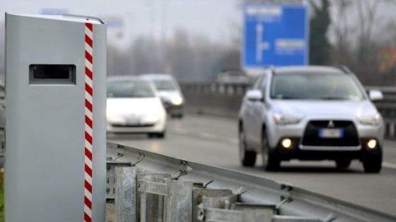 Manovra, autovelox come bancomat. Passa l'emendamento che scippa i soldi alla sicurezza stradale