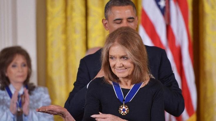 Gloria Steinem, che insegnò il femminismo sperimentando la vita
