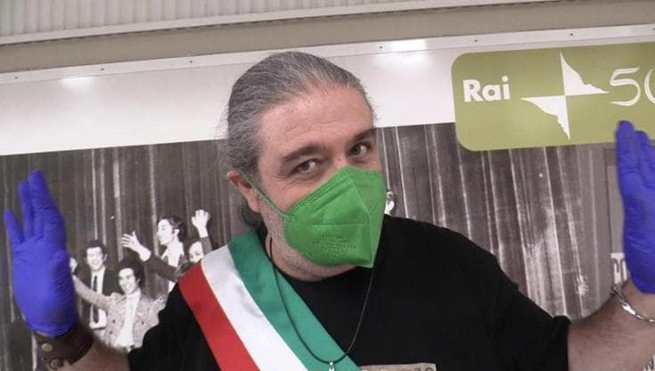 Sanremo, il direttore d'orchestra che ha preso un voto al Quirinale: "Non sono un nonno ma sono a disposizione"