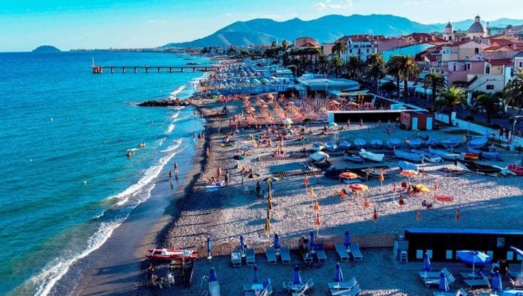 Balneari, il Tar boccia Ceriale: “Proroghe per evitare le gare”. Comuni a rischio risarcimento