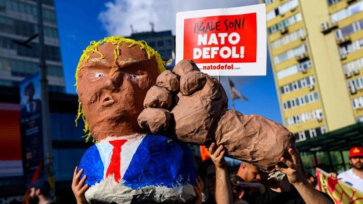 Trump al summit Nato per chiedere altri soldi: “Ma Putin vuole la pace”