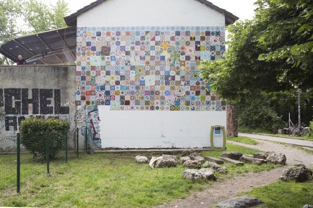 Milano come Lisbona: il murale di 700 azulejos a cascina Martesana