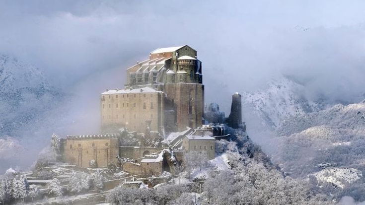 Sacra di San Michele: dove si trova e cosa vedere nel monastero sospeso tra cielo e roccia