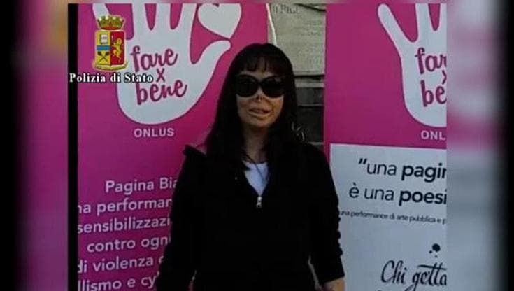 "Io, sfregiata dall'acido dico basta a questa violenza infinita"