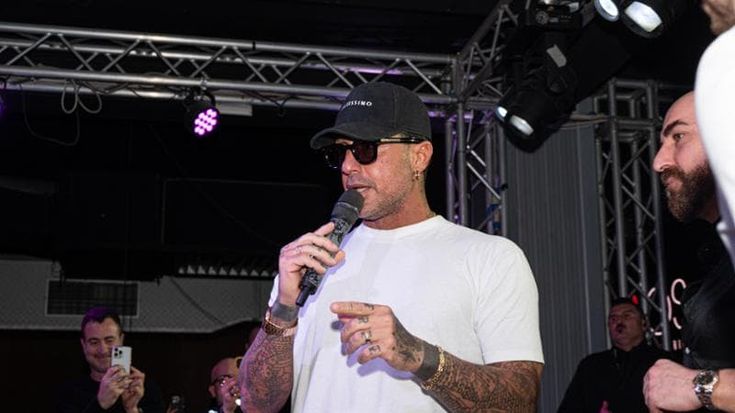 Fabrizio Corona aggredito e minacciato: “Faremo del male a tuo figlio”
