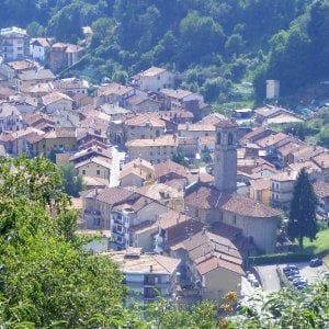 Vola con il trattorino mentre taglia l'erba, grave pensionato di Tollegno