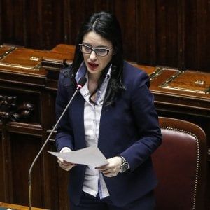 Coronavirus, la Azzolina: "Non si andrà a scuola a luglio"