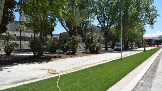 G7 a Bari, dal Comune 50mila euro per prato e luci nel giardino del castello: ora sono da rimuovere