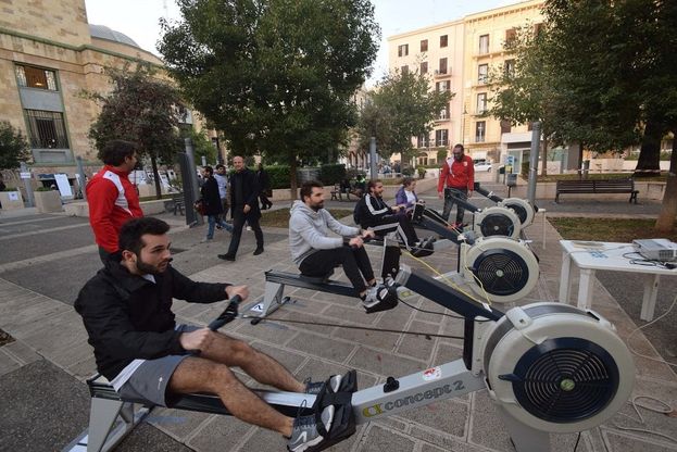 Bari, la piazza dell'Ateneo è una palestra a cielo aperto