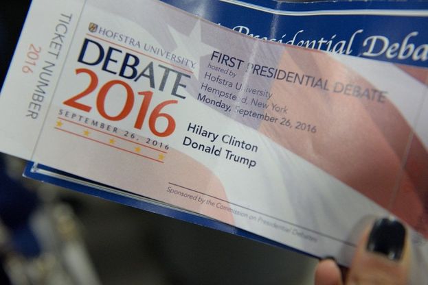 Usa 2016, sbagliato il nome di Hillary nel biglietto d'ingresso al dibattito presidenziale