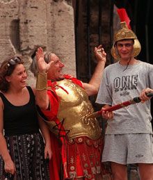 "Bella idea fare il Colosseo<br> davanti alla metropolitana"