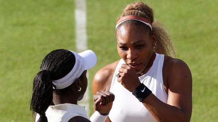Serena Williams si ritira al Queen’s dopo l’infortunio della compagna di doppio