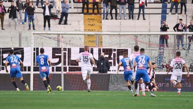 Fallito il Calcio Catania, ma non si ritira dal campionato