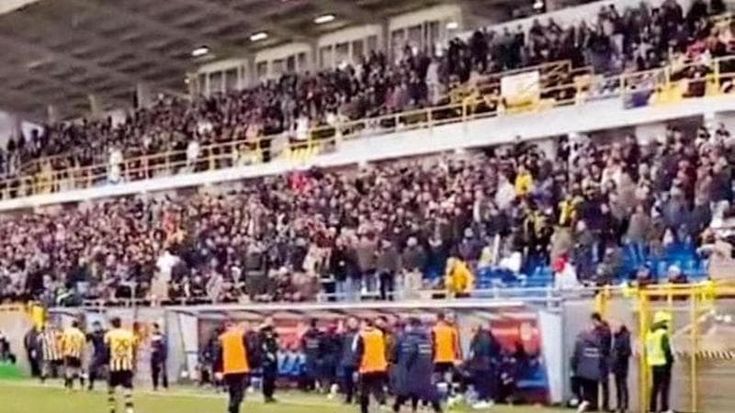 Pugno a giocatore del Frosinone, 4 turni a preparatore Juve Stabia. E la società lo caccia