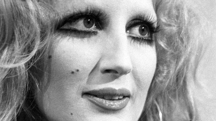 Mina compie 86 anni. Gli auguri della figlia Benedetta: “All’essere alieno più umano che conosca”