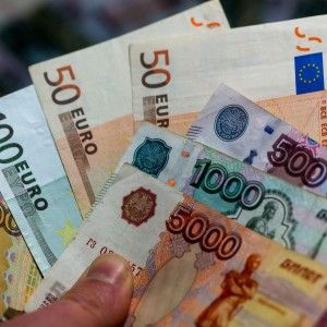 Mosca in difesa del rublo, la Banca centrale ricapitalizza gli istituti