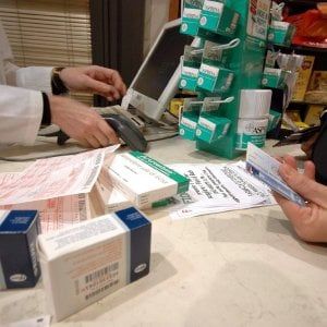 Furti in farmacie l'allarme adesso corre su WhatsApp
