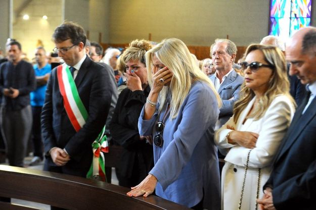I funerali di Paolo Limiti a Milano: l'ultimo saluto del mondo dello spettacolo