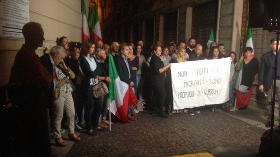 Presidio contro gli immigrati in diretta tv Controcorteo degli antifascisti