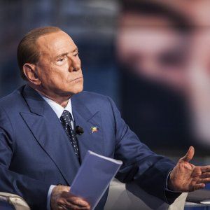 Berlusconi: "Io in campo per senso di responsabilità. Così si vince" 