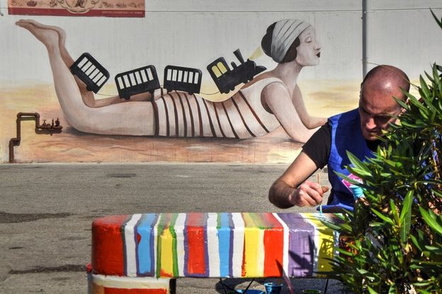 Bari, street art sul muro abbandonato: il murale d'autore racconta una storia dimenticata