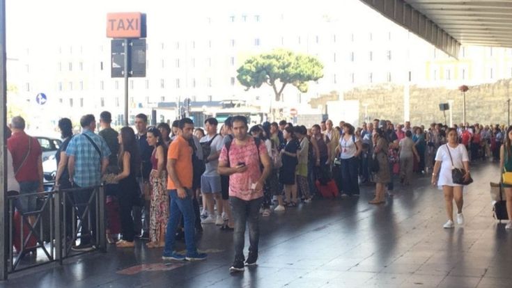 Roma, Il deserto dei taxi. Latitano a Termini e sostano a 300 metri