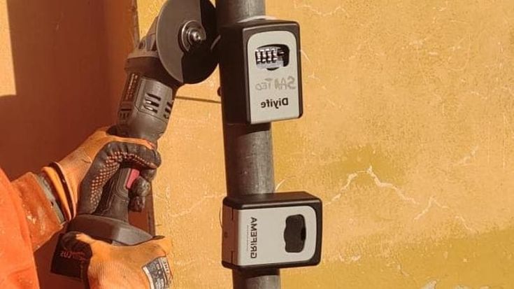 B&b, arriva la stretta sui lucchettoni: i vigili tagliano le key box in centro