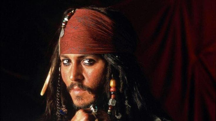Jack Sparrow potrebbe tornare: Johnny Depp in trattativa su “Pirati dei Caraibi”