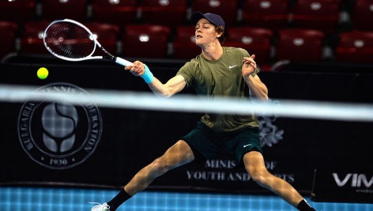 Tennis, Sofia: buona la prima per Sinner, battuto Fucsovics
