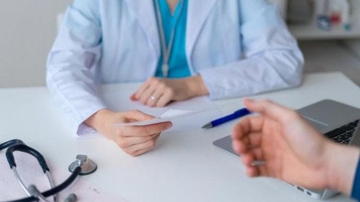 Polizze sanitarie, il confronto: quanto costano e le clausole a cui fare attenzione