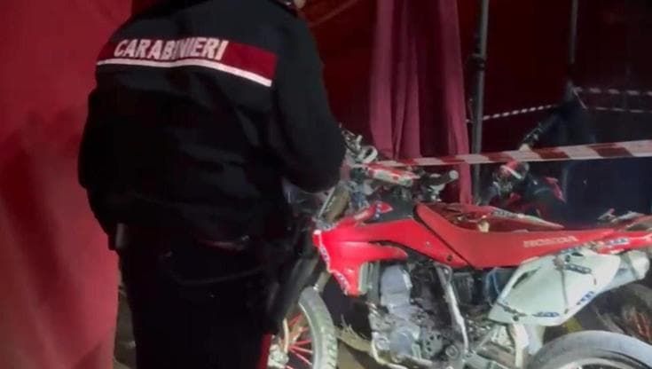 Scontro tra stuntman durante spettacolo acrobatico nel Napoletano: un morto e un ferito grave