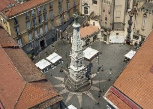 Napoli, cartoline sopra la cenere
