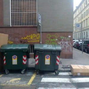 Il palazzo che vieta la raccolta differenziata: "Deturpa il decoro"