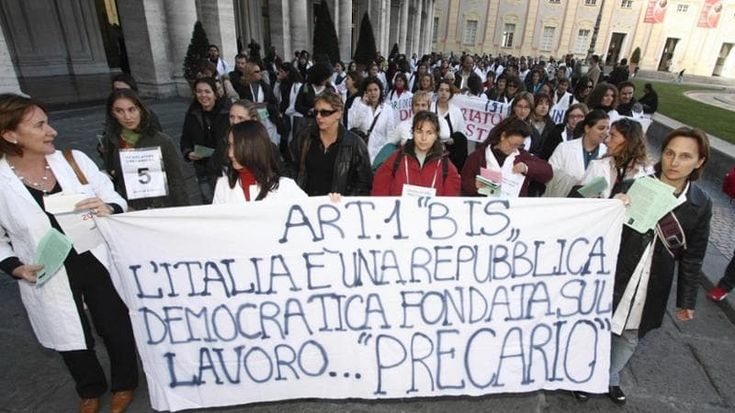 Università, la protesta dei precari: a Genova sono il 65% tra docenti e ricercatori