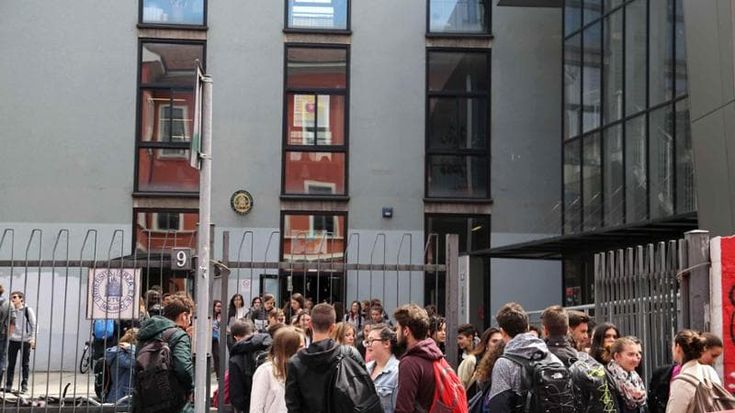 Iscrizioni a scuola: esuberi a scienze umane, Les e scientifico. Frena il calo del classico