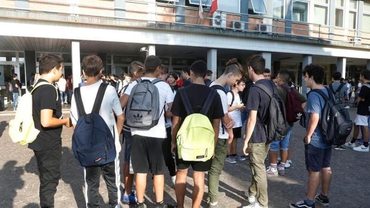 Caldo e zero aria condizionata, la Regione frena sul rinvio: un rientro a scuola bollente in Puglia