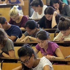 Medicina, in Toscana 55 posti in meno: le istruzioni per il test