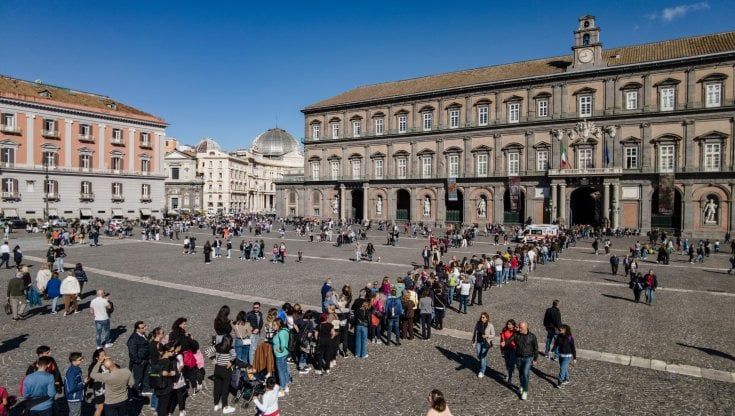 Domeniche gratuite, che boom per Pompei, Reggia di Caserta e Palazzo Reale. E Sangiuliano ci ripensa: "Iniziativa che va mantenuta"