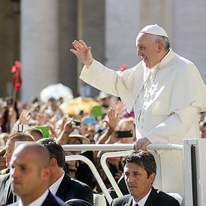 Il Papa, i migranti, e l'aiuto degli angeli custodi