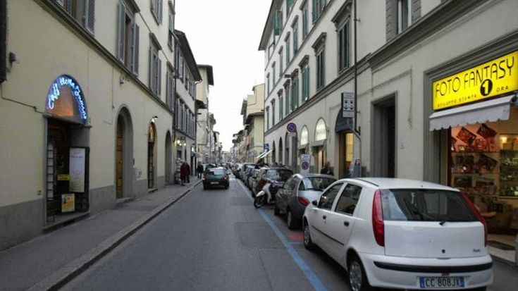 Firenze, stop del Comune al mangificio in tre strade fuori dal centro