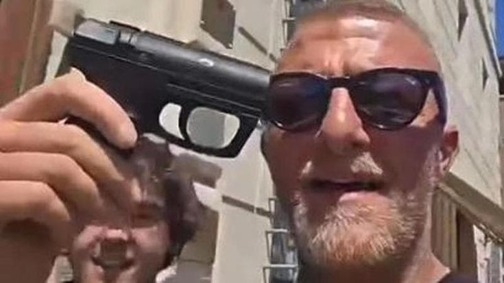 “Basta provocazioni in moschea”. La comunità islamica di Roma chiede il Daspo per Simone Carabella