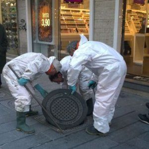 Furgoni senza revisione, i fognatori vanno a piedi
