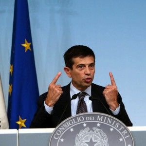 Alitalia, Renzi: "Stato salvi lavoratori". Lupi: "Non siamo Cenerentola di Air France"
