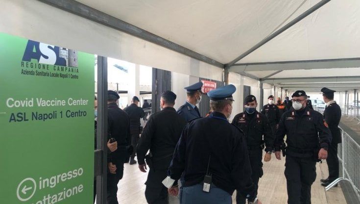 Napoli, alla Mostra d'Oltremare è partita la vaccinazione delle forze dell'ordine
