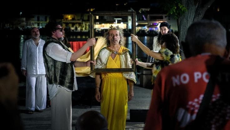 Il no al Ponte diventa uno spettacolo, il teatro sposa la militanza