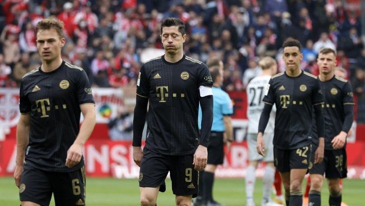 Bundesliga, cadono Bayern e Dortmund. Il Friburgo vince e sale al terzo posto