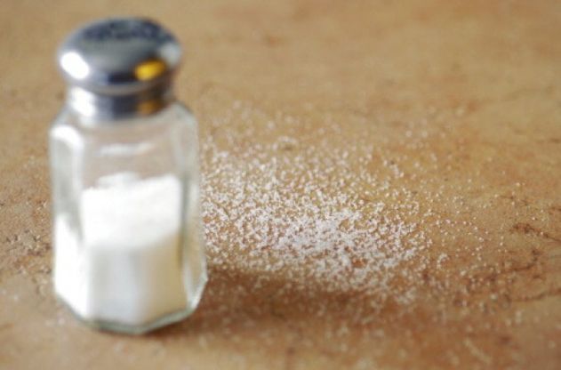Sale, stop all&rsquo;abuso: "Pericoli e consigli per pressione alta, reni, fegato e ossa"
